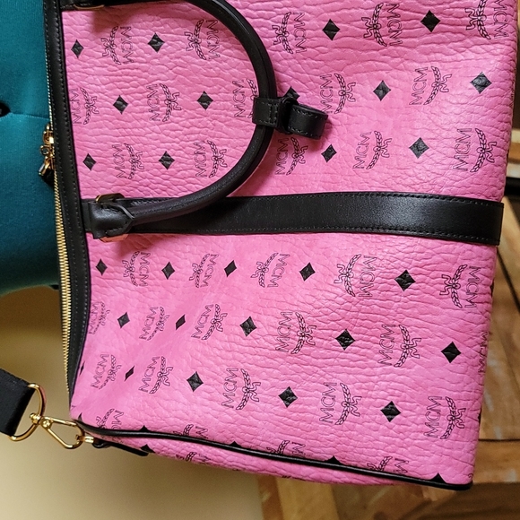 New MCM Pink Visetos Weekender - 18x8 - Picture 9 of 16